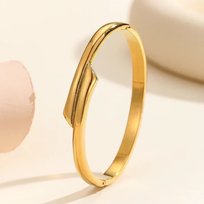 Luxe Angled Elegance Gold Bangle
