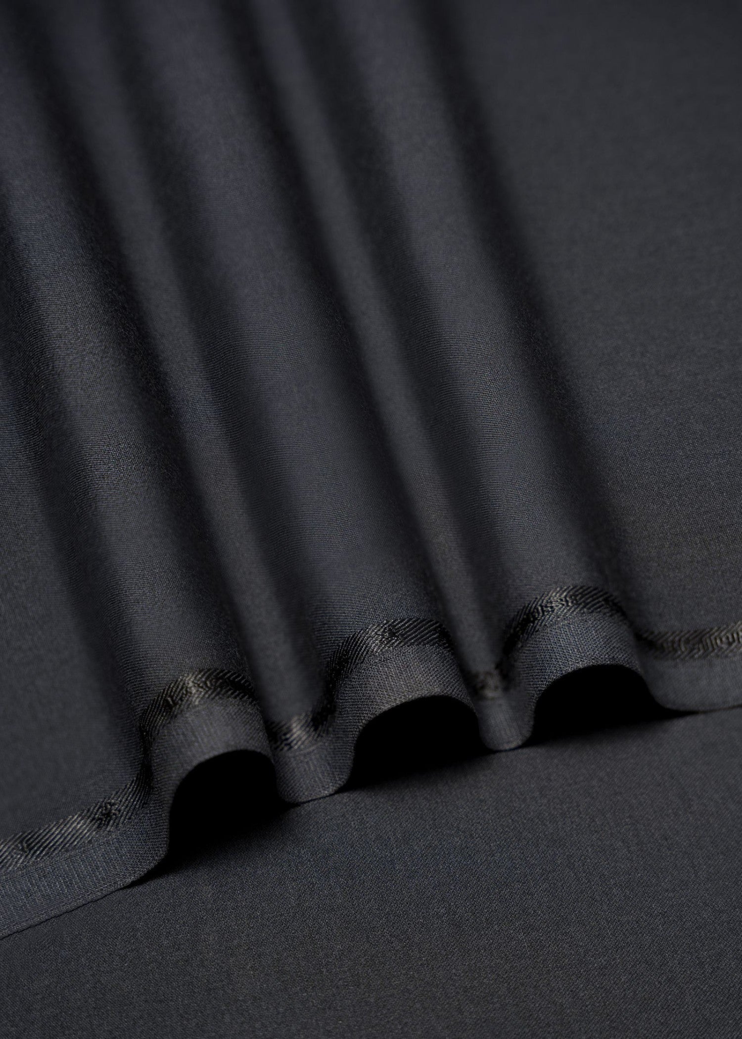 Istor - UNSTITCHED-Lacuna-DeepCharcoal