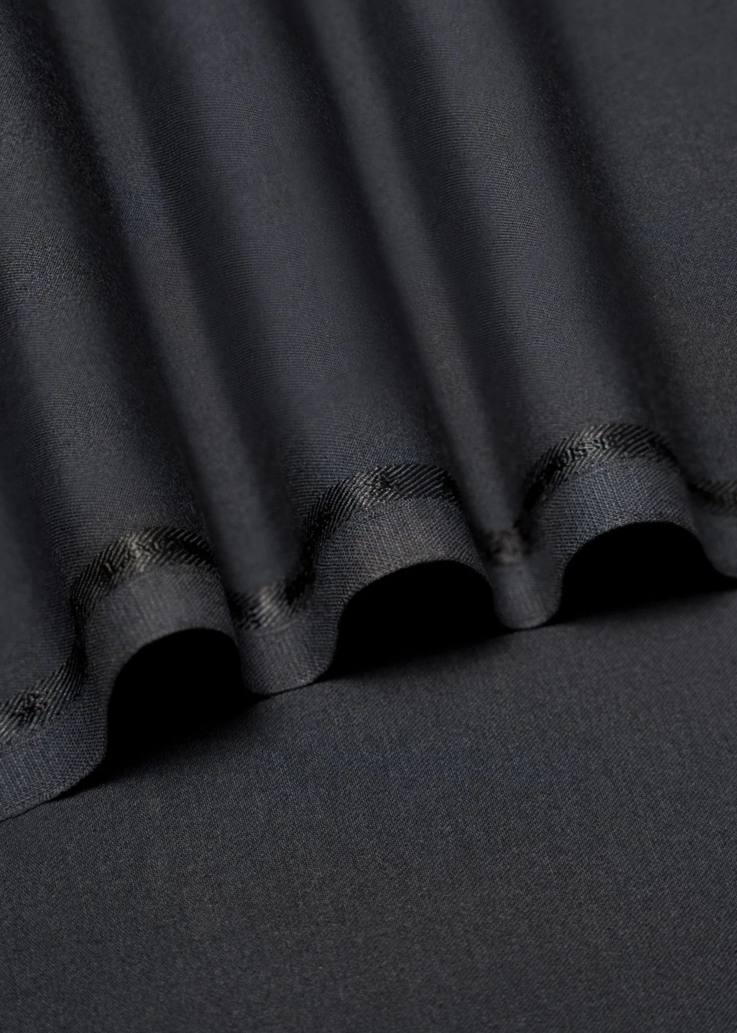 Istor - UNSTITCHED-Lacuna-DeepCharcoal