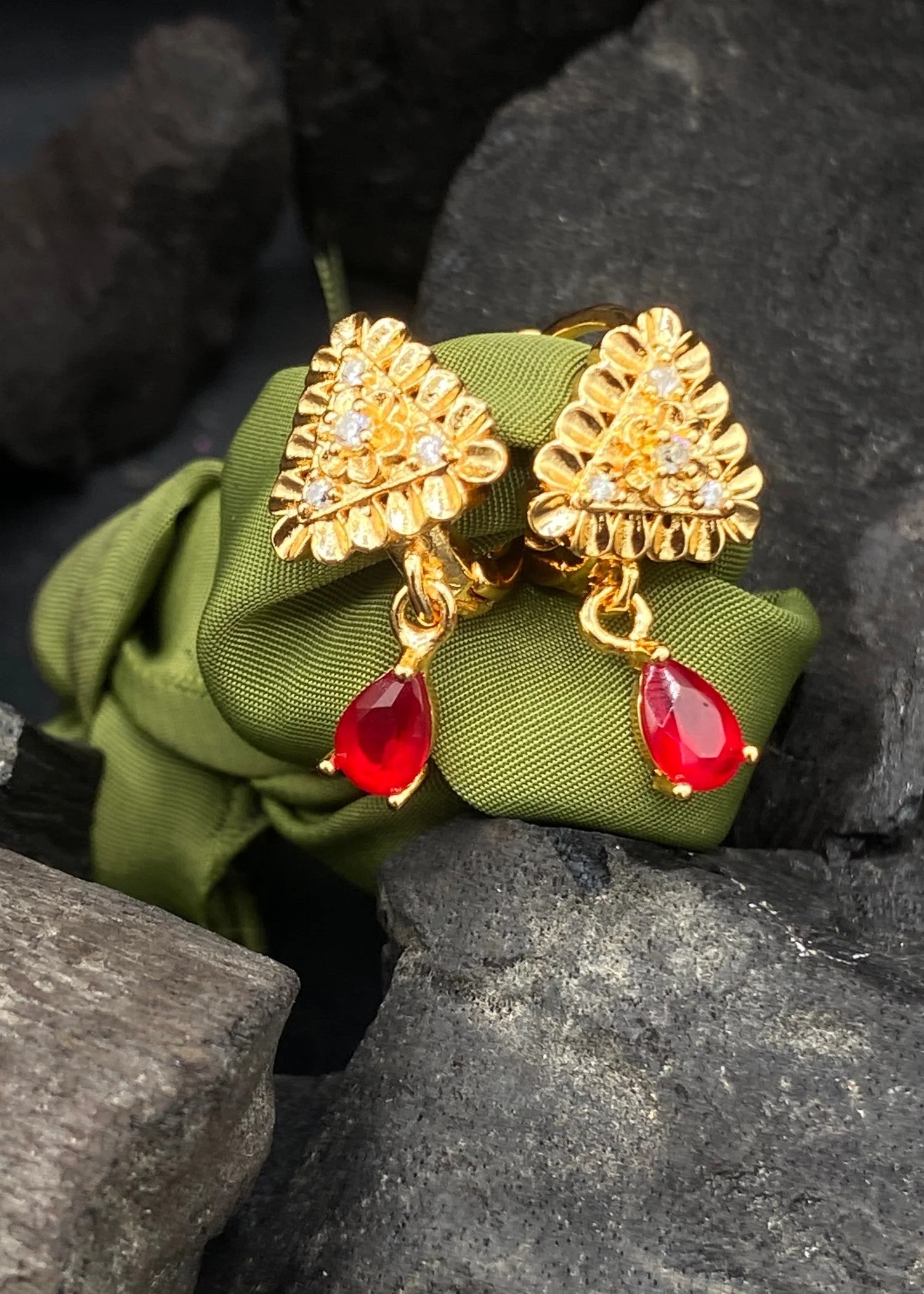 Dastaan |Red Triangular Earings