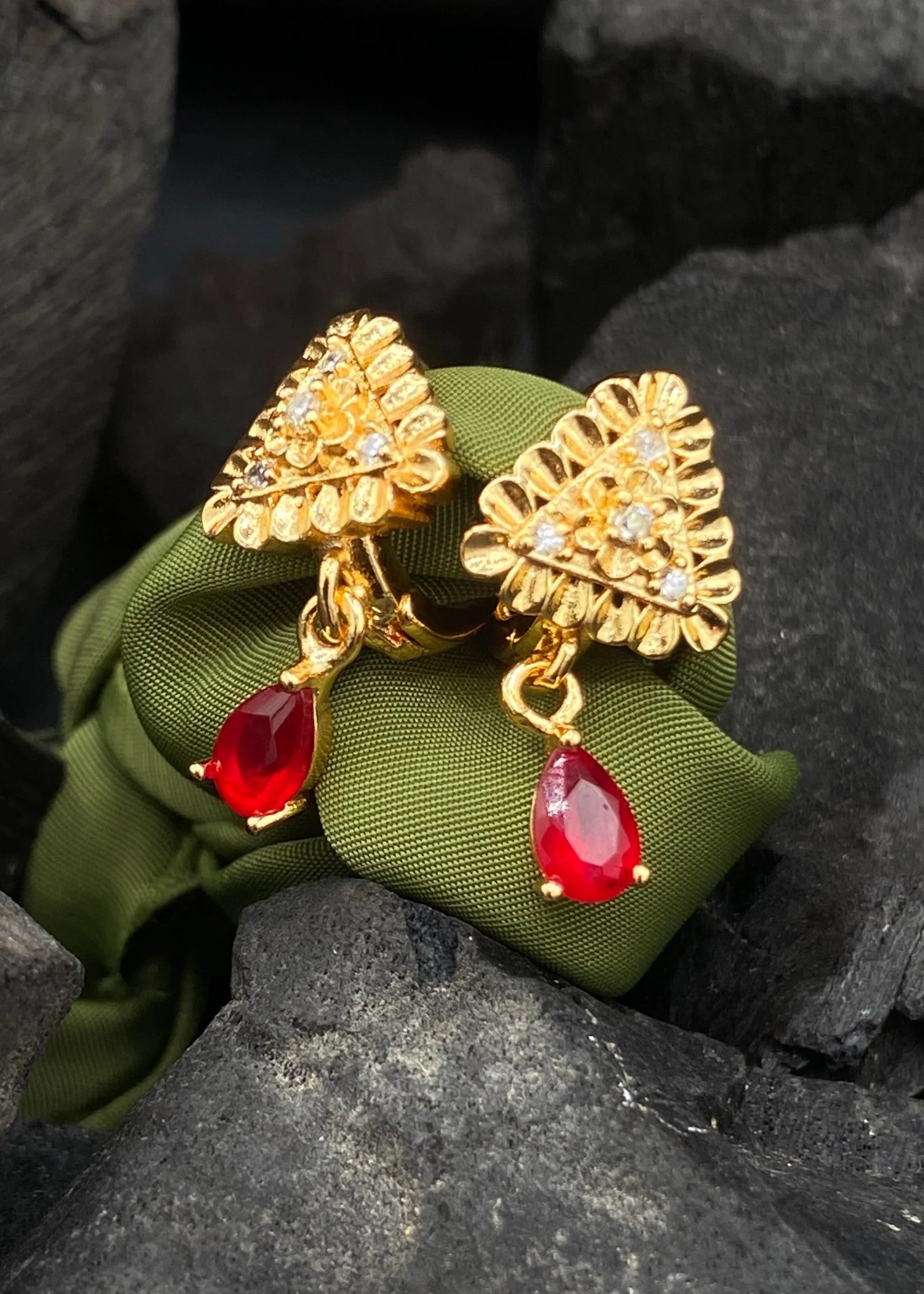 Dastaan |Red Triangular Earings