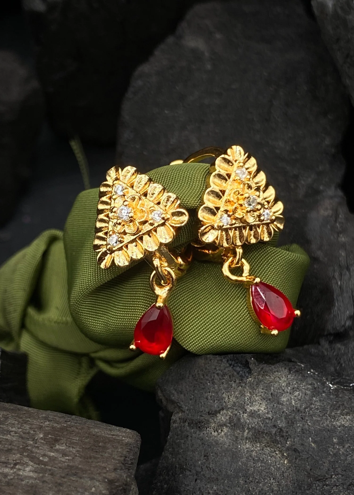 Dastaan |Red Triangular Earings