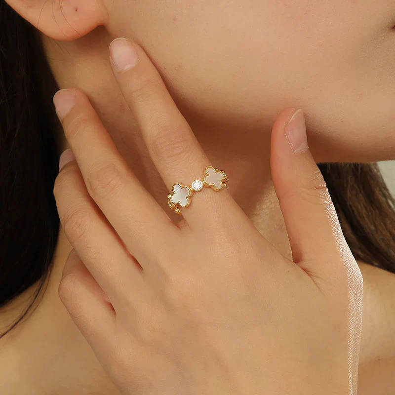 Adjustable Golden Clover Loop Ring