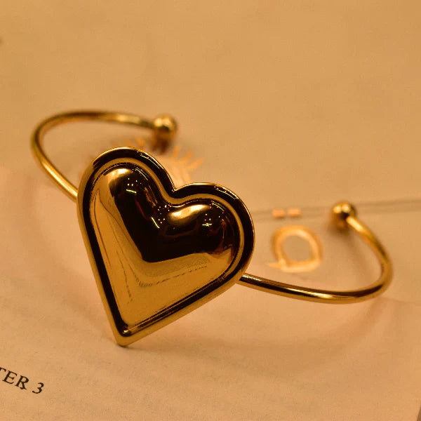 Glamorous Heart Design Gold Plated Bracelet for Girls/Women