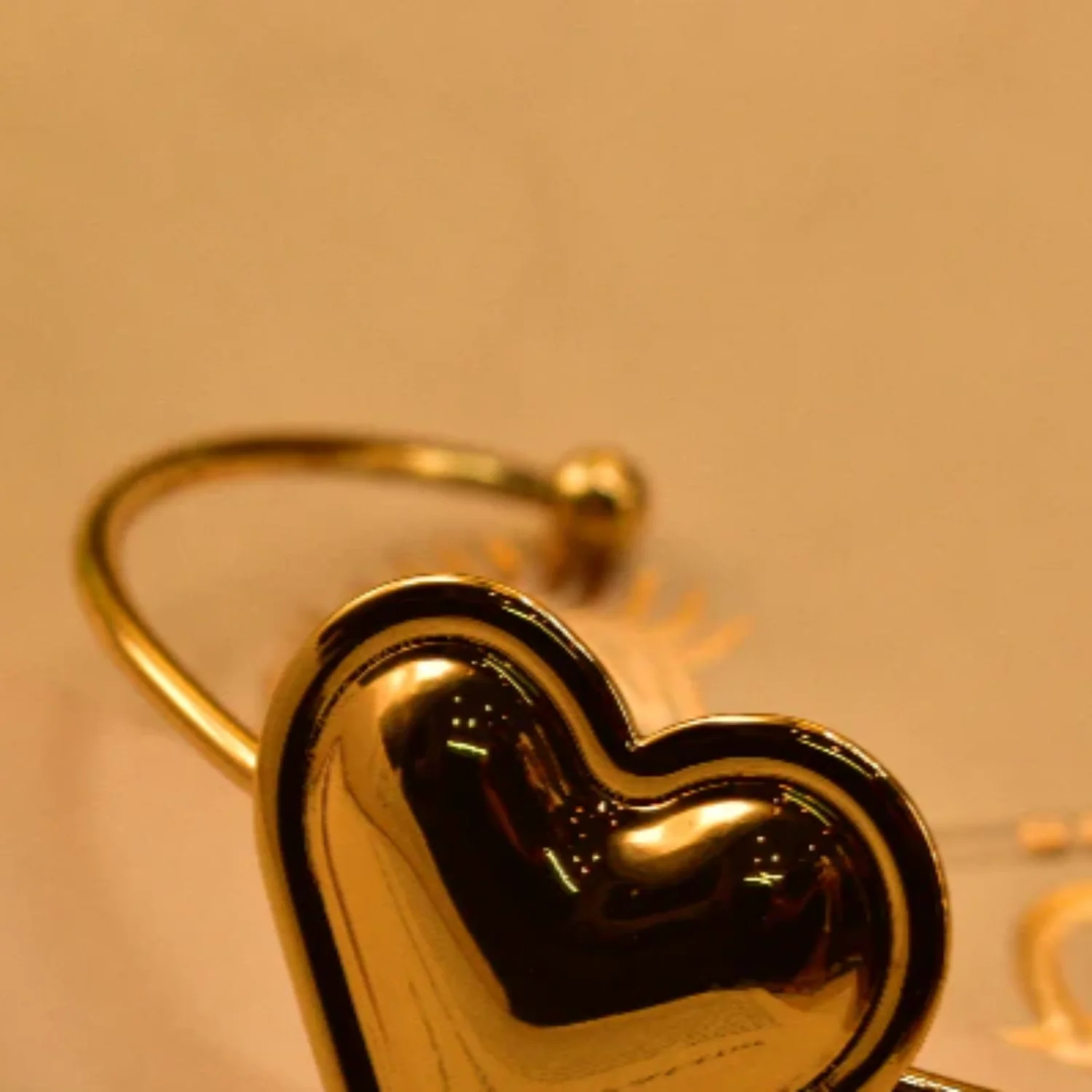 Glamorous Heart Design Gold Plated Bracelet for Girls/Women
