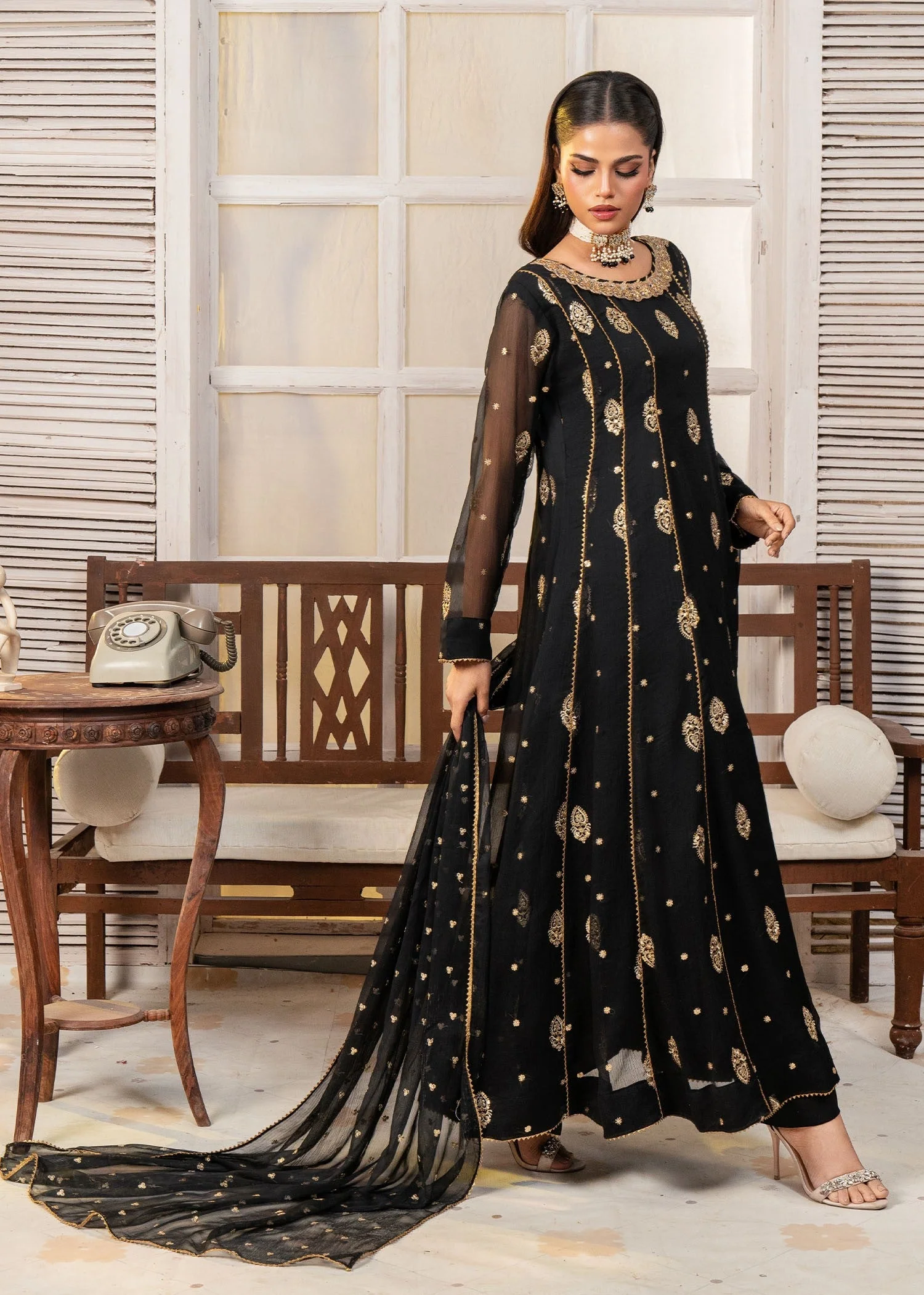 Gulnaar- Black