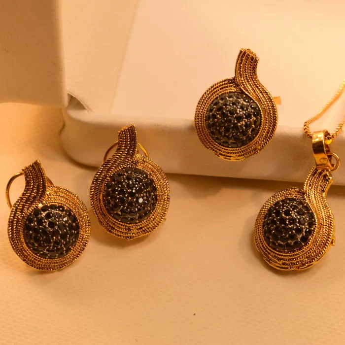 black Glamorous 24K Gold Plated Crystal Stones Necklace Set for Girls/Women 3 black Glamorous 24K Gold Plated Crystal Stones Necklace Set for Girls/Women