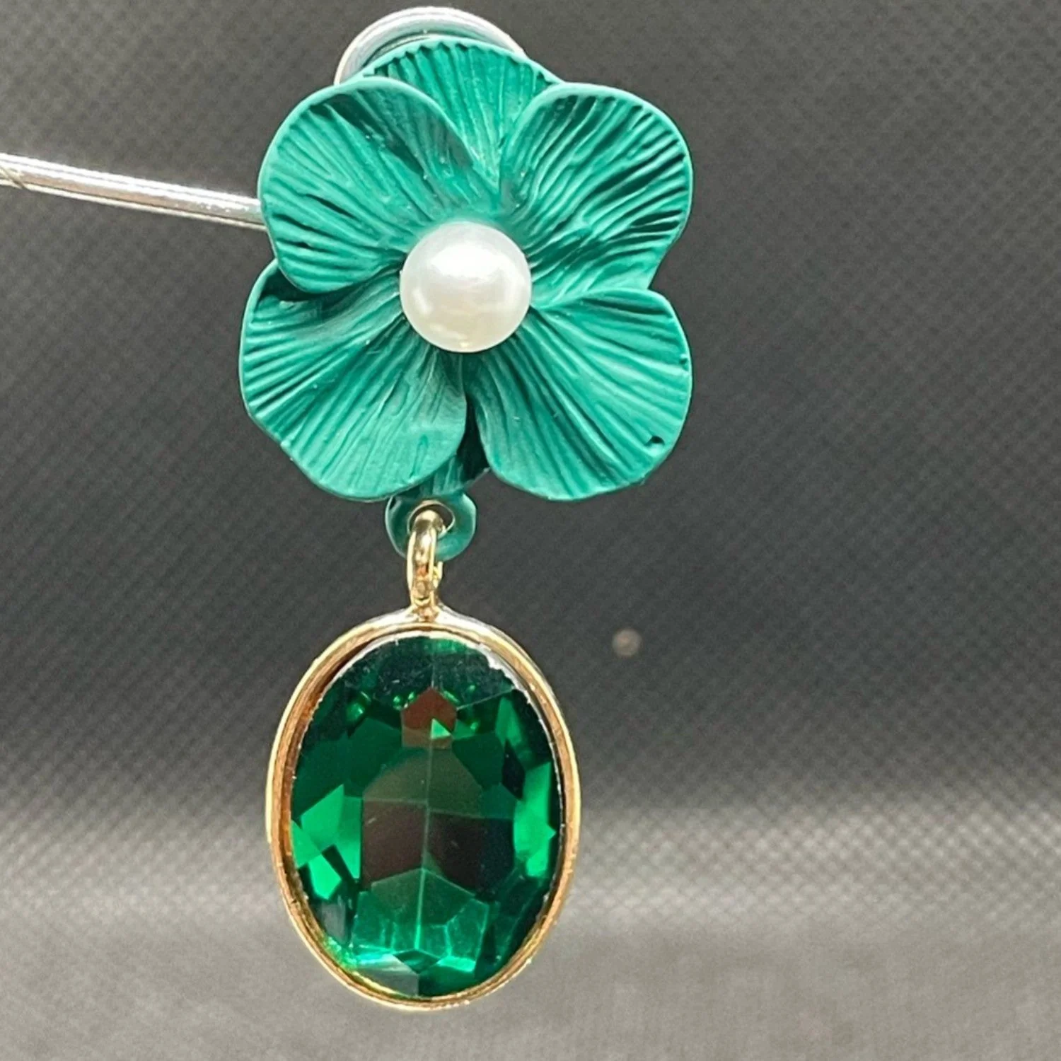 500- Green Floral Stud