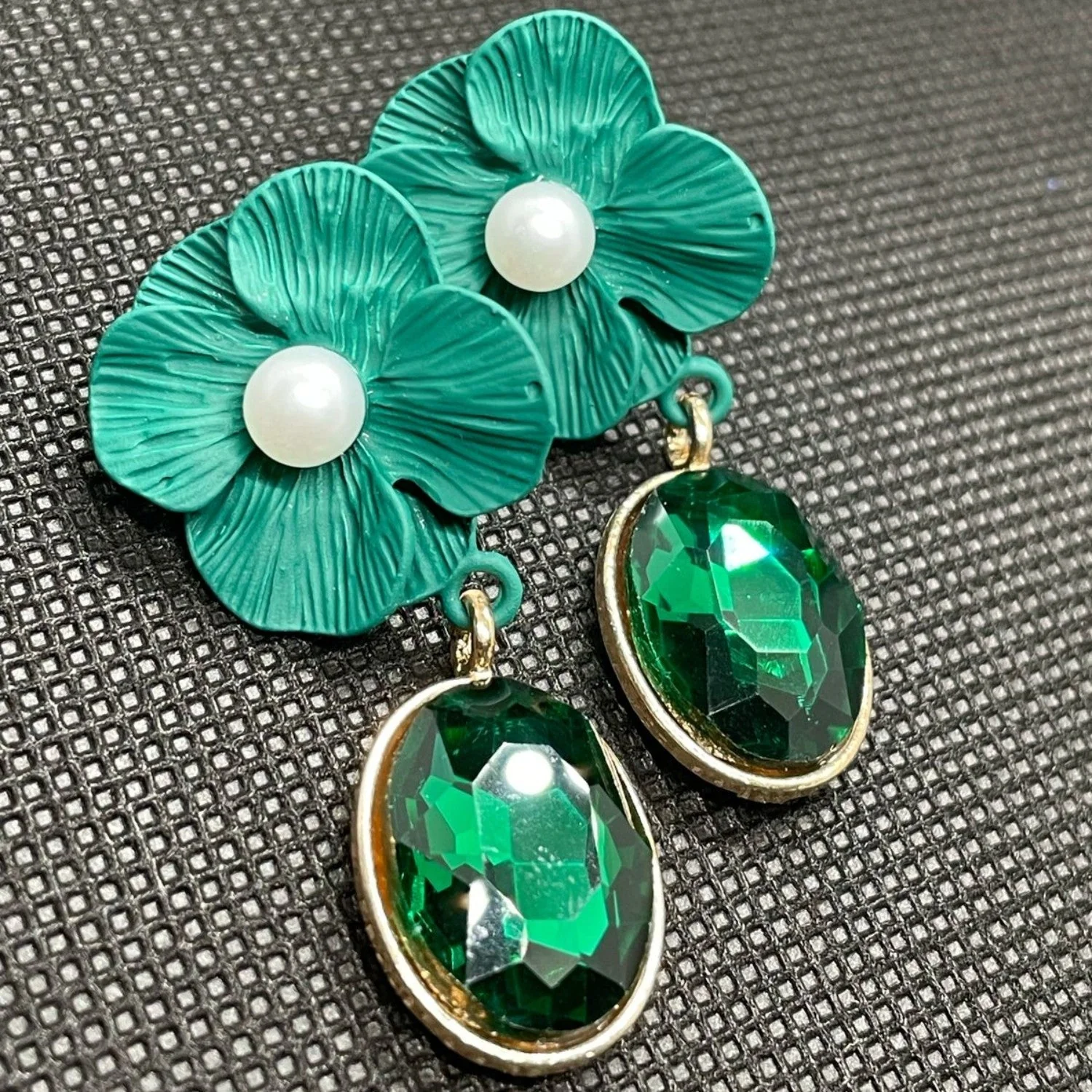 500- Green Floral Stud
