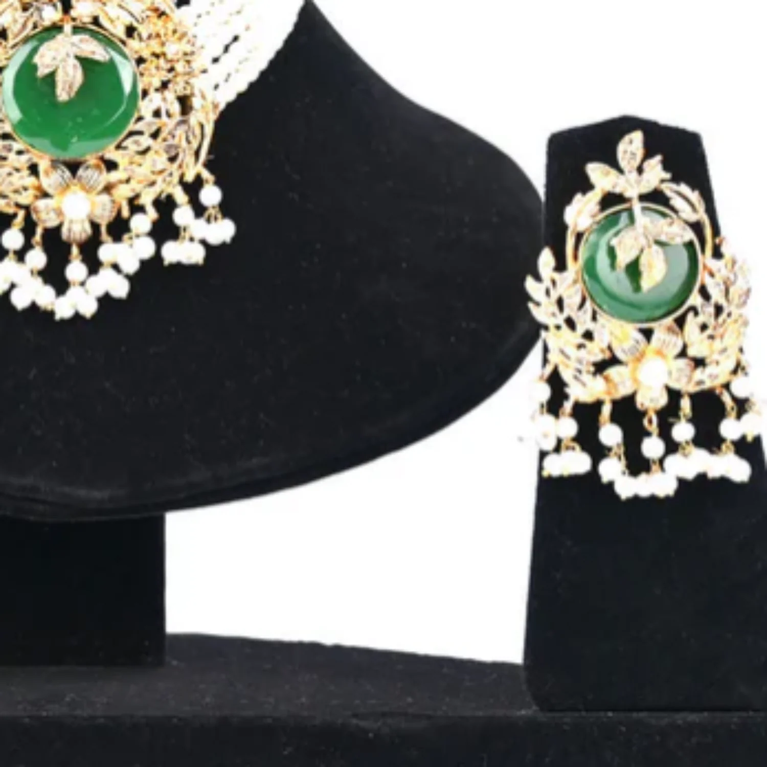 Decorated Pearls Party Necklace