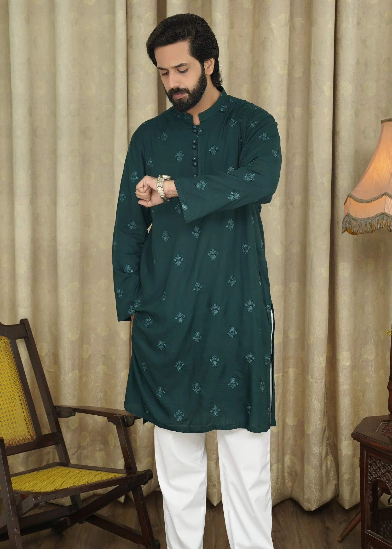 MEN'S GREEN EMBROIDRAD CHICKEN KURTA