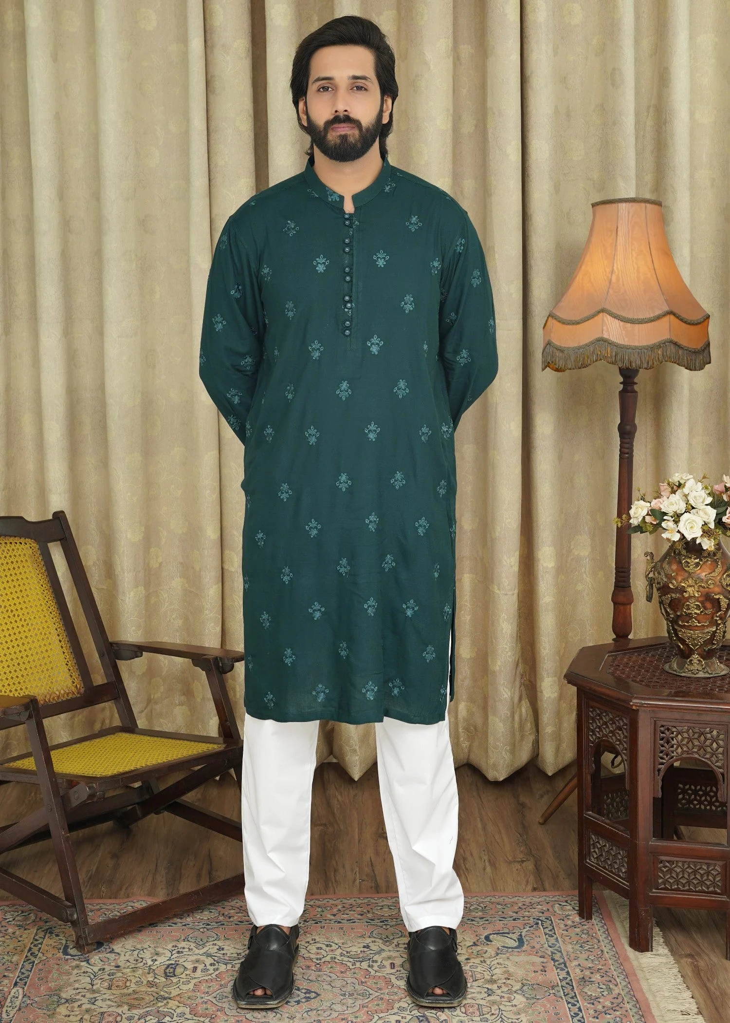 MEN'S GREEN EMBROIDRAD CHICKEN KURTA